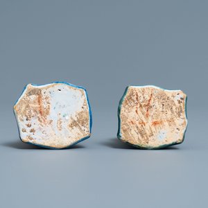 Een paar polychrome Delftse figuren van verkoopsters, 18e eeuw — foto 6