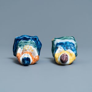 Een paar polychrome Delftse figuren van verkoopsters, 18e eeuw — foto 7