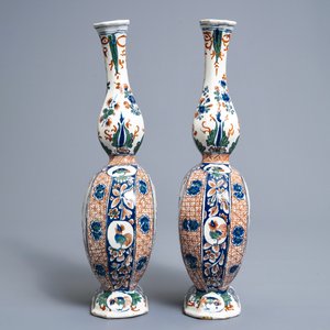 Een paar polychrome Delftse kasjmier palet flesvormige vazen, 17/18e eeuw — foto 4