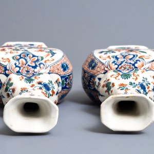 Een paar polychrome Delftse kasjmier palet flesvormige vazen, 17/18e eeuw — foto 6