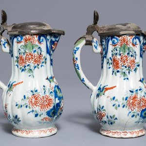 Een paar polychrome Delftse kasjmier palet kannen met tinnen deksels, eind 17e eeuw — foto 3