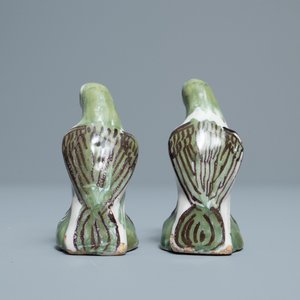 Een paar polychrome Delftse miniatuur modellen van papegaaien, 18e eeuw — foto 5