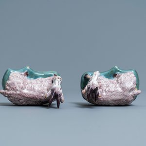 Een paar polychrome Delftse modellen van geiten, 18e eeuw — foto 7