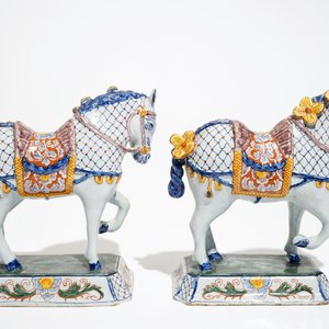 Een paar polychrome Delftse modellen van paarden, 1e helft 19e eeuw — foto 2