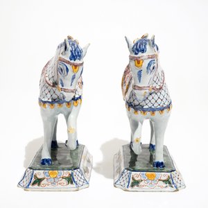 Een paar polychrome Delftse modellen van paarden, 1e helft 19e eeuw — foto 5