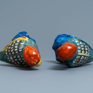 Een paar polychrome Delftse modellen van papegaaien, 18e eeuw — foto 7