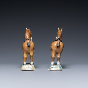Een paar polychrome Delftse paarden, 18e eeuw — foto 3