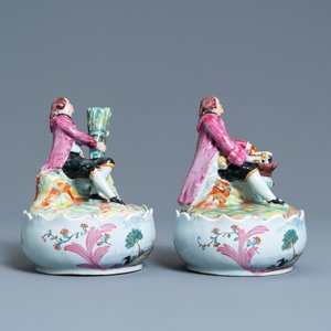 Een paar polychrome Delftse petit feu botervloten met marktkramers, 18e eeuw — foto 3