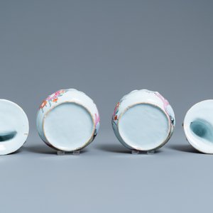 Een paar polychrome Delftse petit feu botervloten met marktkramers, 18e eeuw — foto 7