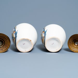 Een paar polychrome Delftse tabakspotten met een handelaar en een slaaf, eind 18e eeuw — foto 7