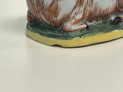 Een paar polychrome Delftse terrines in de vorm van hazen, 18e eeuw — foto 10