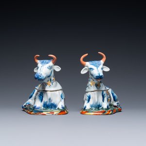 Een paar polychrome Delftse terrines in de vorm van koeien, 18e eeuw — foto 3
