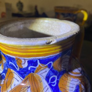 Een paar polychrome Italiaanse majolica siroopkannen, Casteldurante, 16e eeuw — foto 15