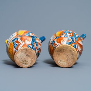 Een paar polychrome Italiaanse majolica siroopkannen, Casteldurante, 16e eeuw — foto 7