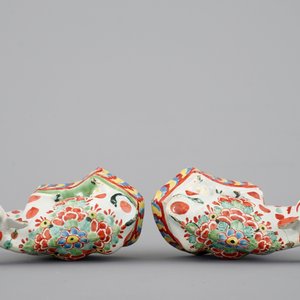 Een paar polychrome klein vuur Delfts aardewerken koetjes, 18e eeuw — foto 6