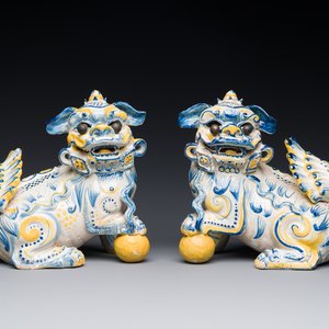 Een paar Portugese polychrome faience sculpturen van een leeuw, 17/18e eeuw — foto 1