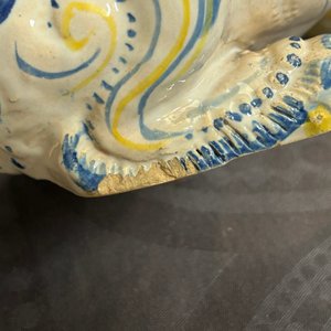 Een paar Portugese polychrome faience sculpturen van een leeuw, 17/18e eeuw — foto 17