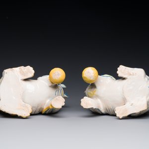 Een paar Portugese polychrome faience sculpturen van een leeuw, 17/18e eeuw — foto 3