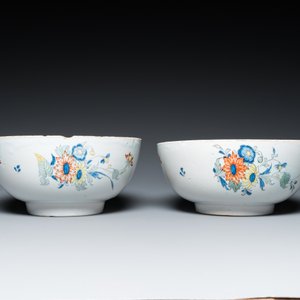 Een paar punchkommen in polychrome Engelse Delftware, wellicht Bristol, ca. 1740 — foto 5