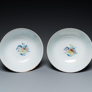 Een paar punchkommen in polychrome Engelse Delftware, wellicht Bristol, ca. 1740 — foto 6