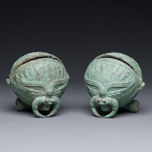 Een paar ronde bronzen bellen voor waterbuffels, Cambodja, Batambang provincie, 300 v.C. — foto 1