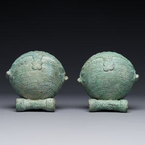 Een paar ronde bronzen bellen voor waterbuffels, Cambodja, Batambang provincie, 300 v.C. — foto 3