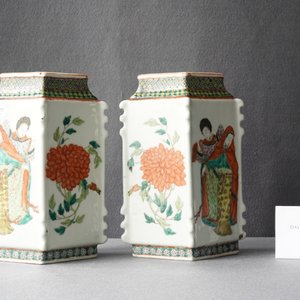 Een paar ruitvormige Chinese famille verte vazen, 19e eeuw — foto 13