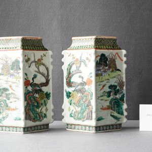 Een paar ruitvormige Chinese famille verte vazen, 19e eeuw — foto 14