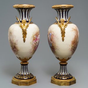 Een paar Sèvres porseleinen vazen met verguld bronzen monturen, Frankrijk, 19e eeuw — foto 4