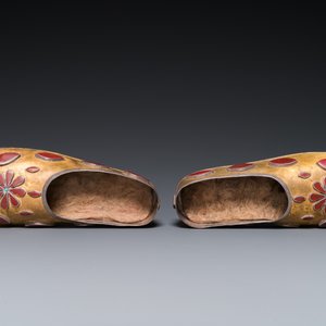 Een paar slippers in verguld zilver met cabochons van kornalijn, Oezbekistan, 19e eeuw — foto 4