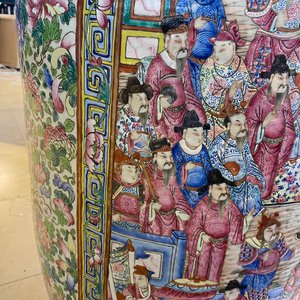Een paar uitzonderlijk grote Chinese famille rose vazen, 19e eeuw — foto 22