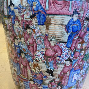 Een paar uitzonderlijk grote Chinese famille rose vazen, 19e eeuw — foto 23