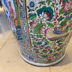 Een paar uitzonderlijk grote Chinese famille rose vazen, 19e eeuw — foto 62