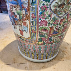 Een paar uitzonderlijk grote Chinese famille rose vazen, 19e eeuw — foto 148