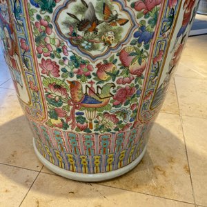 Een paar uitzonderlijk grote Chinese famille rose vazen, 19e eeuw — foto 149