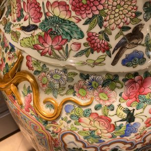 Een paar uitzonderlijk grote Chinese famille rose vazen, 19e eeuw — foto 156