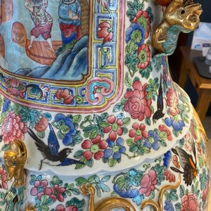 Een paar uitzonderlijk grote Chinese famille rose vazen, 19e eeuw — foto 37