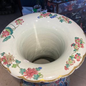 Een paar uitzonderlijk grote Chinese famille rose vazen, 19e eeuw — foto 91