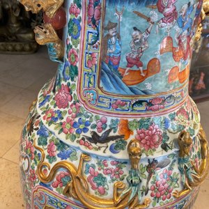 Een paar uitzonderlijk grote Chinese famille rose vazen, 19e eeuw — foto 97