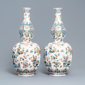 Een paar uitzonderlijk grote geribde Delftse kasjmier palet vazen met bloemenvazen, ca. 1700 — foto 7