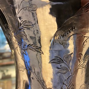 Een paar uitzonderlijke grote Chinese zilveren vazen met reliëfdecor, 19e eeuw — foto 29