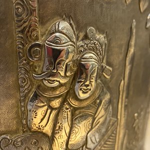 Een paar uitzonderlijke grote Chinese zilveren vazen met reliëfdecor, 19e eeuw — foto 40