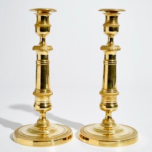 Een paar verguld bronzen Empire kandelaars, Frankrijk, 19e eeuw — foto 1