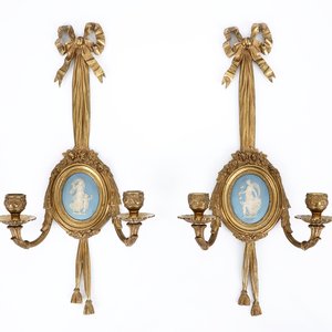 Een paar verguld bronzen wandapplieken met Wedgwood plaquettes, 19e eeuw — foto 1