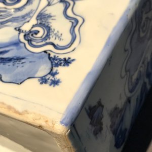 Een paar vierkante Chinese blauw-witte theebussen met onsterfelijken, Wanli — foto 23
