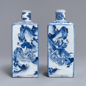 Een paar vierkante Chinese blauw-witte theebussen met onsterfelijken, Wanli — foto 3