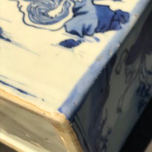 Een paar vierkante Chinese blauw-witte theebussen met onsterfelijken, Wanli — foto 32