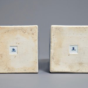 Een paar vierkante Chinese blauwwitte theebussen met Lange Lijzen, Yu merk, Kangxi — foto 5