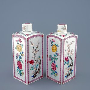 Een paar vierkante Chinese famille rose theebussen met deksels, Yongzheng, 1723-1735 — foto 1