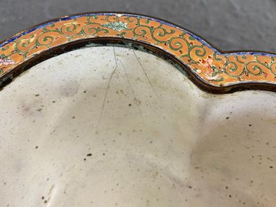 Een paar vierlobbige Chinese jardinières in Canton email, Qianlong merk, 19e eeuw — foto 9